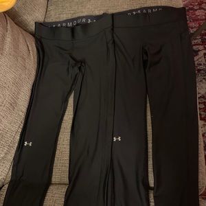 2 women’s Under Armour running tights - large